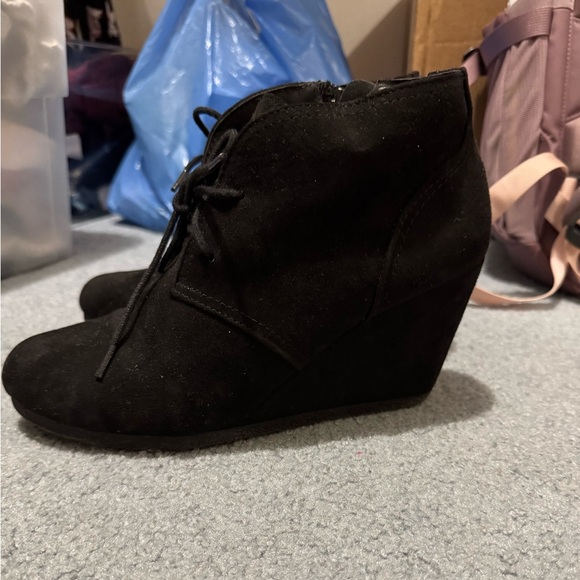 Universal Threads black booties - Picture 1 of 2